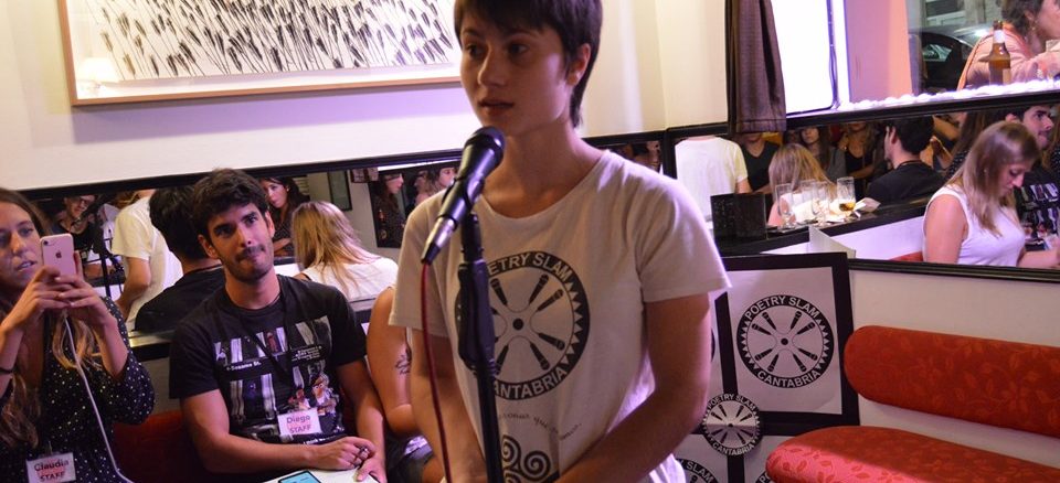 Jone, Campeona de Poetry Slam Cantabria 2019 (Foto de Ana Santos)